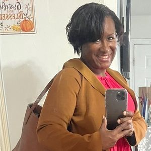 Meet your Posher, Carolyn